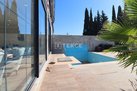 6+1 Villa en Dosemealti, Turkey No. 72143 9