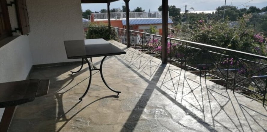 4 bedrooms Villa in Central Greece, Greece No. 51934