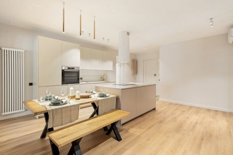 3 dormitorios Apartment en Barcelona, Spain No. 26474 6