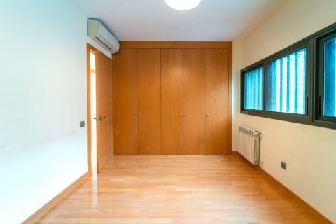 2 dormitorios Apartment en Madrid, Spain No. 26681 4