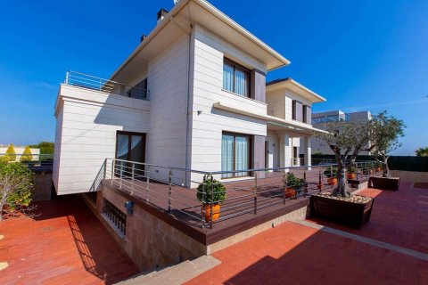 4 bedrooms Villa in La Mata, Spain No. 26122 2