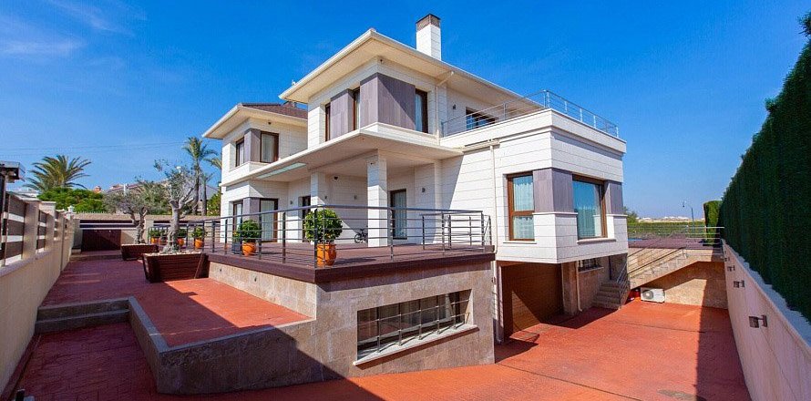 4 bedrooms Villa in La Mata, Spain No. 26122