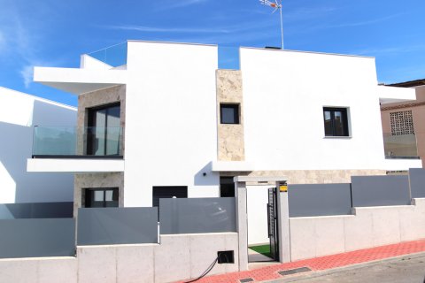 3 dormitorios Villa en Torrevieja, Spain No. 26121 2