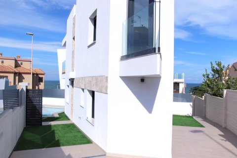 3 bedrooms Villa in Torrevieja, Spain No. 26121 4