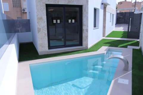 3 dormitorios Villa en Torrevieja, Spain No. 26121 1