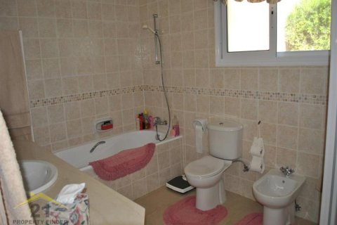 3 bedrooms Villa in Tala, Cyprus No. 39125 14