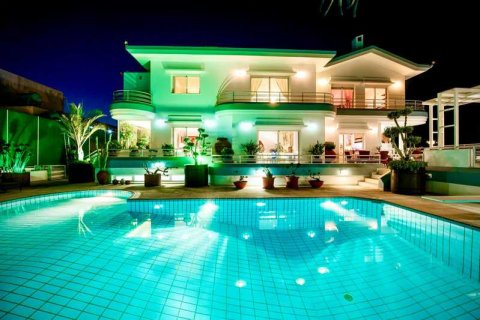 7 bedrooms Villa in Limassol, Cyprus No. 29716 1