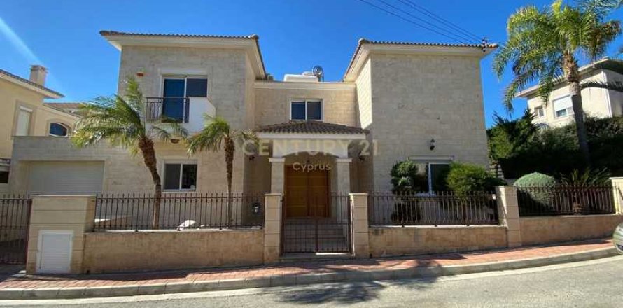 3 bedrooms Villa in Agios Tychonas, Cyprus No. 73347