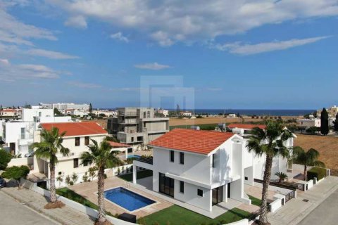 4 bedrooms House in Larnaca, Cyprus No. 30710 2