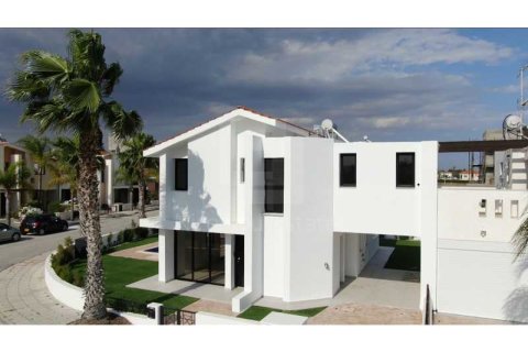 4 bedrooms House in Larnaca, Cyprus No. 30710 10