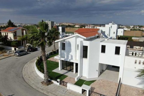 4 bedrooms House in Larnaca, Cyprus No. 30710 4