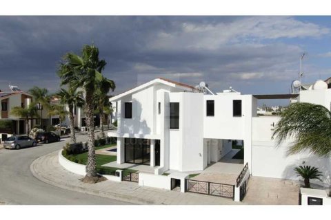 4 bedrooms House in Larnaca, Cyprus No. 30710 15