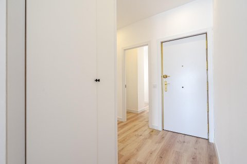 2 dormitorios Apartment en Madrid, Spain No. 26609 19