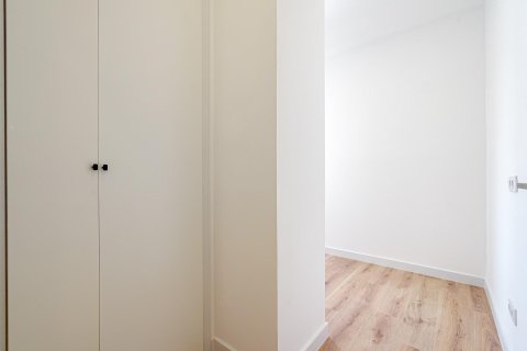 2 dormitorios Apartment en Madrid, Spain No. 26609 22