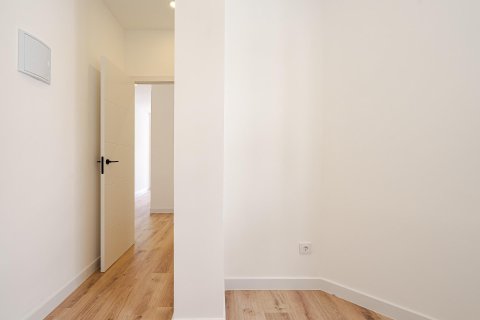 2 dormitorios Apartment en Madrid, Spain No. 26609 20