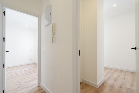 2 dormitorios Apartment en Madrid, Spain No. 26609 23