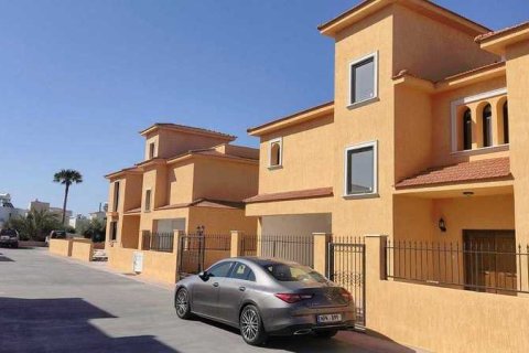 4 bedrooms Villa in Paphos, Cyprus No. 39524 16