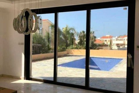 4 bedrooms Villa in Paphos, Cyprus No. 39524 11