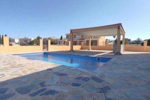 4 bedrooms Villa in Paphos, Cyprus No. 39524 12