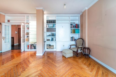 4 bedrooms Apartment in Madrid, Spain No. 26696 6