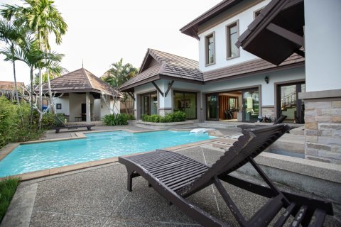 3 bedrooms Villa in Phuket, Thailand No. 2096 1