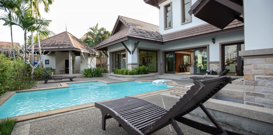 3 bedrooms Villa on the Phuket, Thailand No. 2096