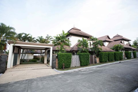 3 bedrooms Villa in Phuket, Thailand No. 2096 12