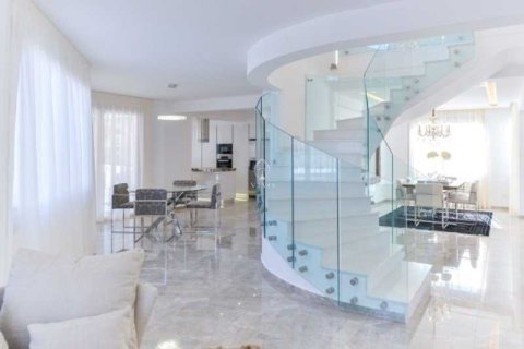 5 bedrooms House in Agios Tychonas, Cyprus No. 77313 5
