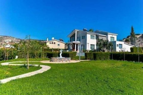 5 bedrooms House in Agios Tychonas, Cyprus No. 77313 1