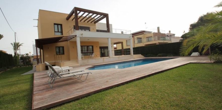 5 dormitorios Villa en Cabo Roig, Spain No. 27704