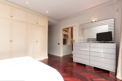 6 bedrooms Apartment in L'Eixample, Spain No. 25640 15