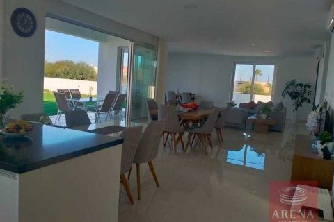 4 bedrooms Villa in Paralimni, Cyprus No. 28938 8