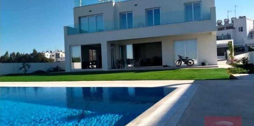 4 bedrooms Villa in Paralimni, Cyprus No. 28938