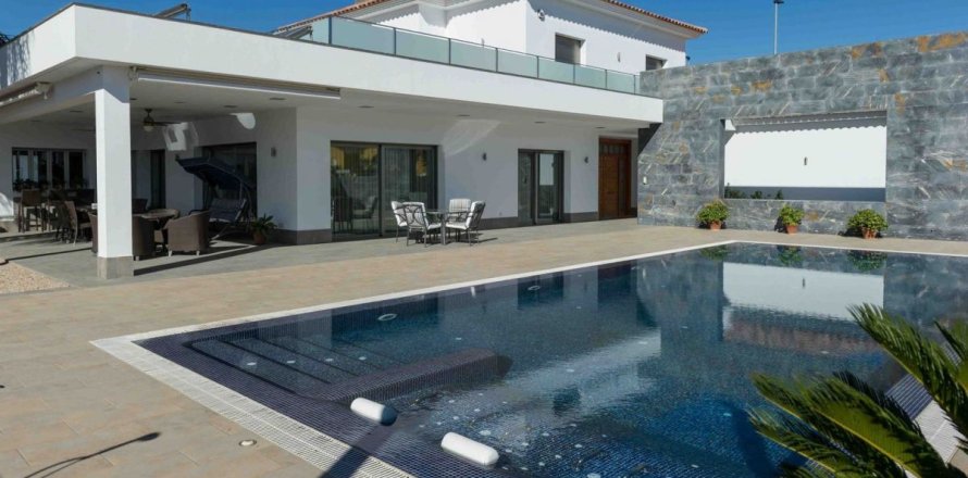 5 bedrooms Villa in San Pedro del Pinatar, Spain No. 27556