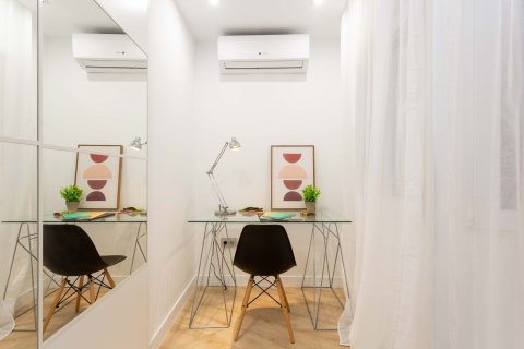 2 dormitorios Apartment en Madrid, Spain No. 26462 3