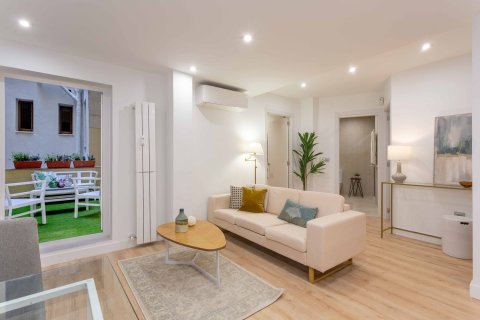 2 dormitorios Apartment en Madrid, Spain No. 26462 1