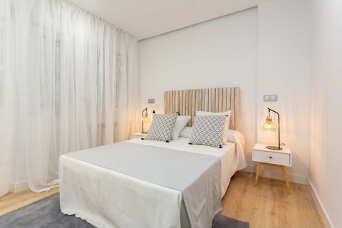 2 dormitorios Apartment en Madrid, Spain No. 26462 10