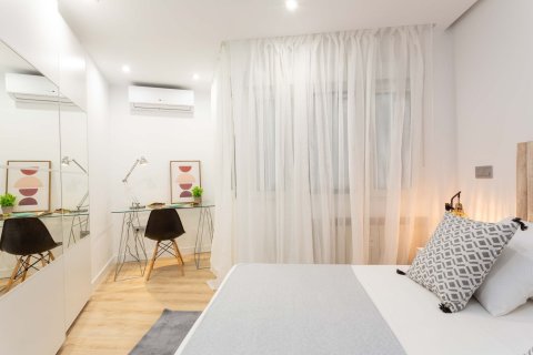 2 dormitorios Apartment en Madrid, Spain No. 26462 9