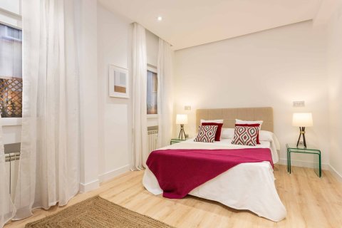 2 dormitorios Apartment en Madrid, Spain No. 26462 8