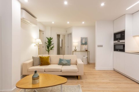 2 dormitorios Apartment en Madrid, Spain No. 26462 6