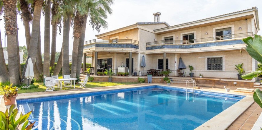 7 bedrooms Villa in Campoamor, Spain No. 26461