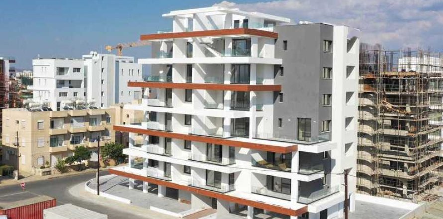 4 bedrooms Apartment in Larnaca, Cyprus No. 34096