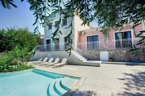 4 bedrooms Villa in Corfu, Greece No. 57764 1