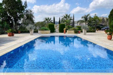 7 bedrooms Villa in Oroklini, Cyprus No. 64893 2