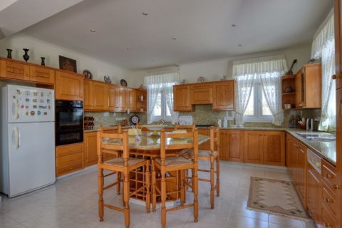 7 bedrooms Villa in Oroklini, Cyprus No. 64893 5