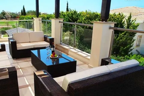 4 bedrooms House in Paphos, Cyprus No. 31259 8