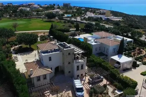 4 bedrooms House in Paphos, Cyprus No. 31259 2