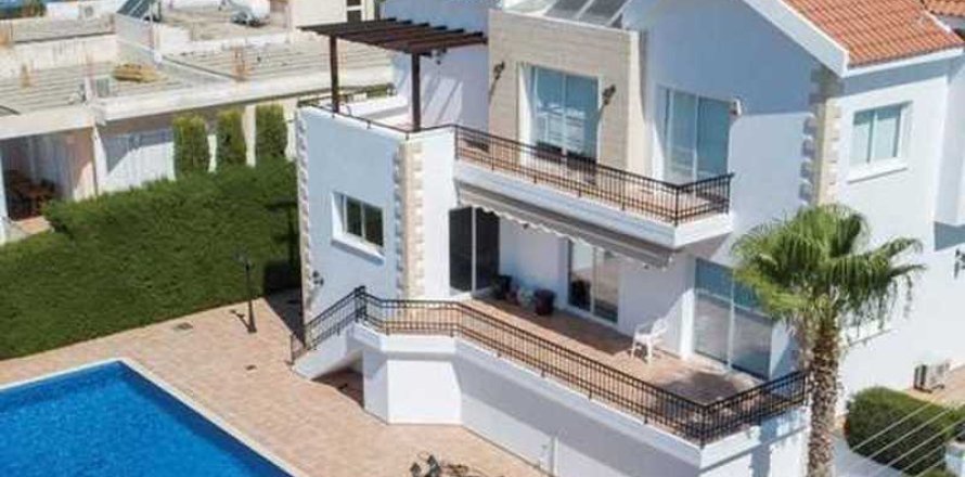 4 bedrooms House in Mesa Geitonia, Cyprus No. 39673