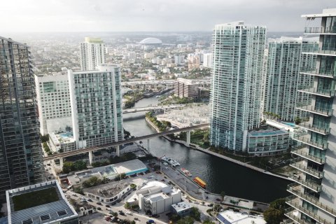 Condo  in Miami, USA No. 62410 18