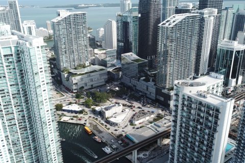 Condo  in Miami, USA No. 62410 19